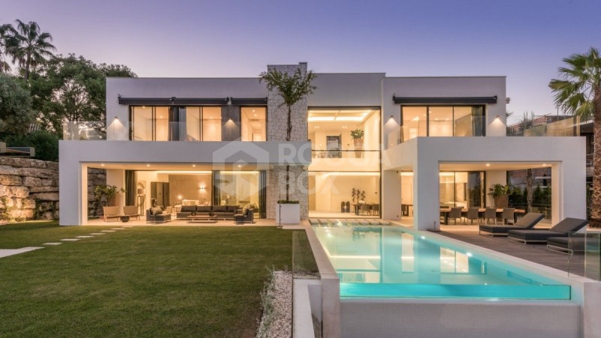 State of the art contemporary villa for sale in La Alqueria in Benahavis