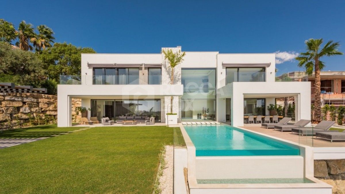 State of the art contemporary villa for sale in La Alqueria in Benahavis