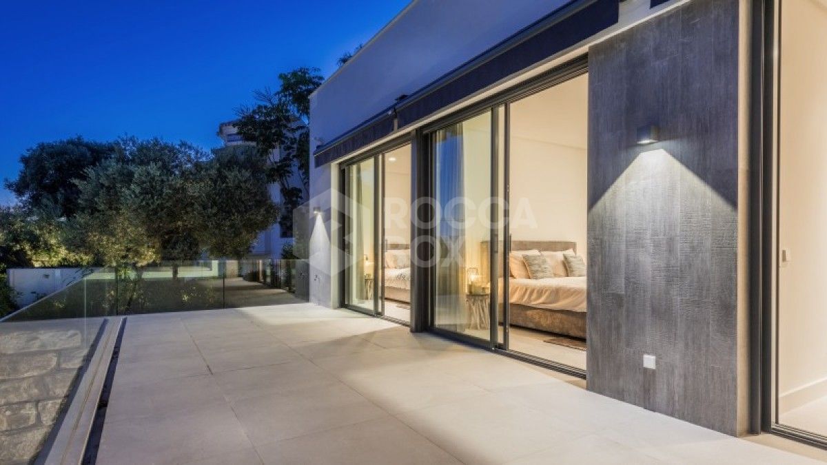 State of the art contemporary villa for sale in La Alqueria in Benahavis