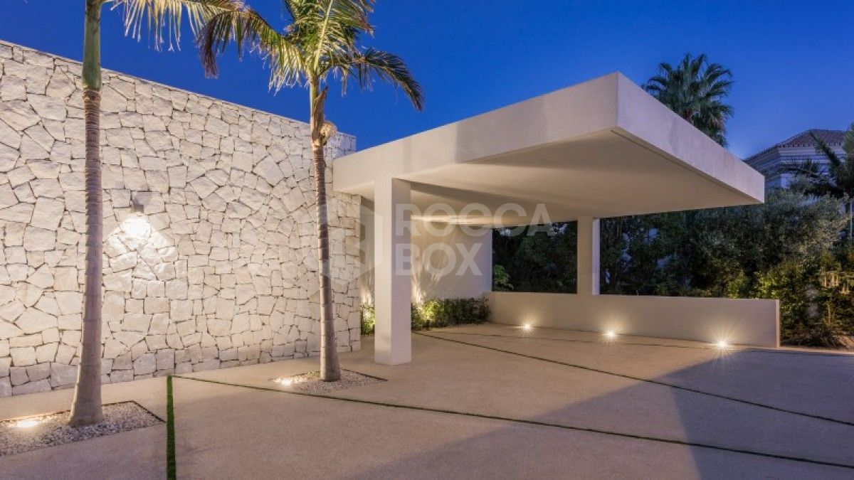 State of the art contemporary villa for sale in La Alqueria in Benahavis