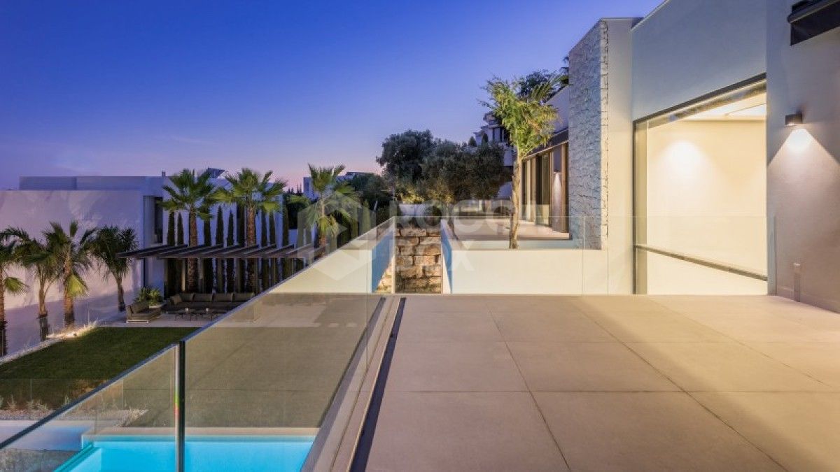 State of the art contemporary villa for sale in La Alqueria in Benahavis