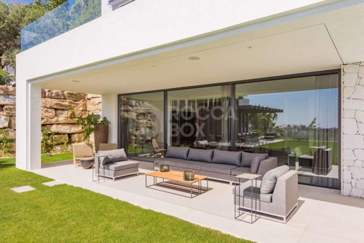 State of the art contemporary villa for sale in La Alqueria in Benahavis