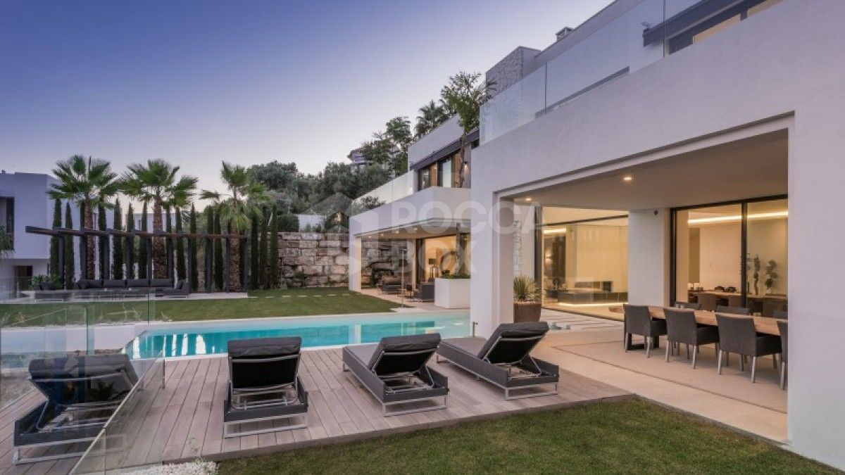 State of the art contemporary villa for sale in La Alqueria in Benahavis