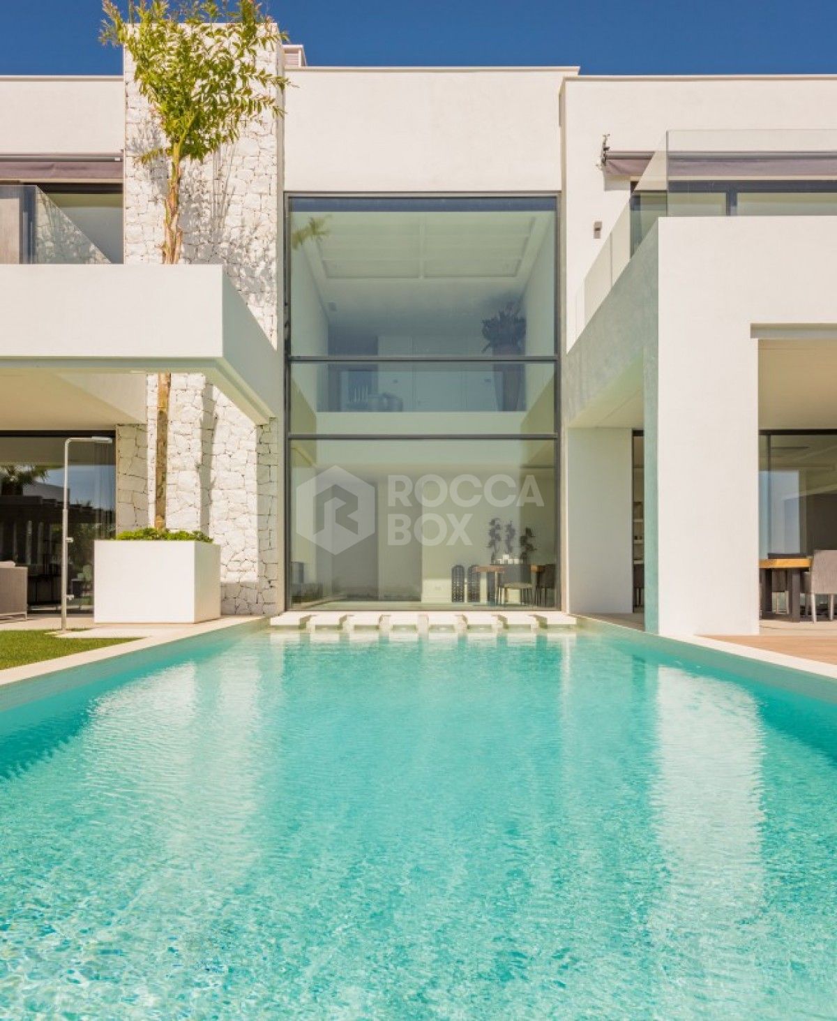 State of the art contemporary villa for sale in La Alqueria in Benahavis