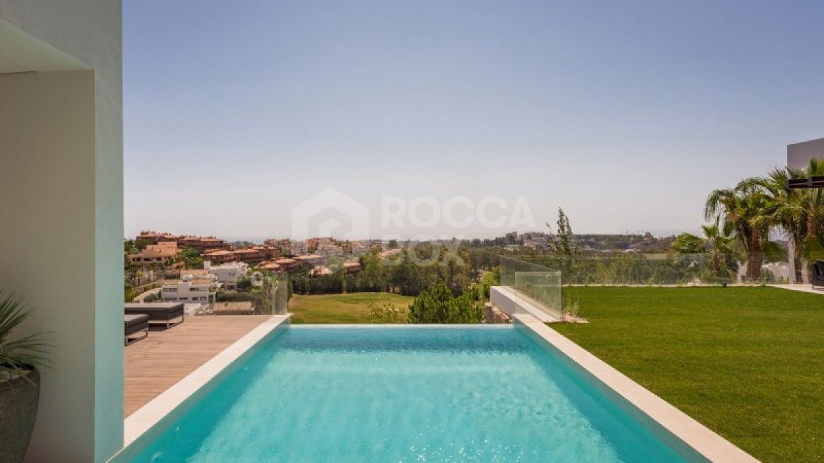 State of the art contemporary villa for sale in La Alqueria in Benahavis