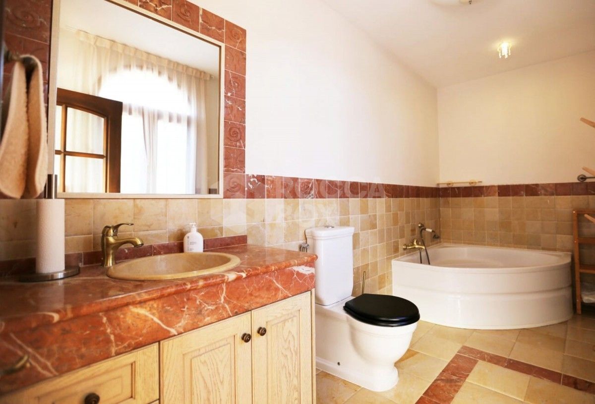 Exclusive 5 bed villa for sale in Guadalmina Baja