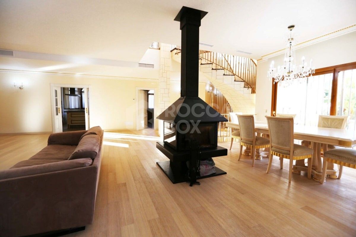 Exclusive 5 bed villa for sale in Guadalmina Baja