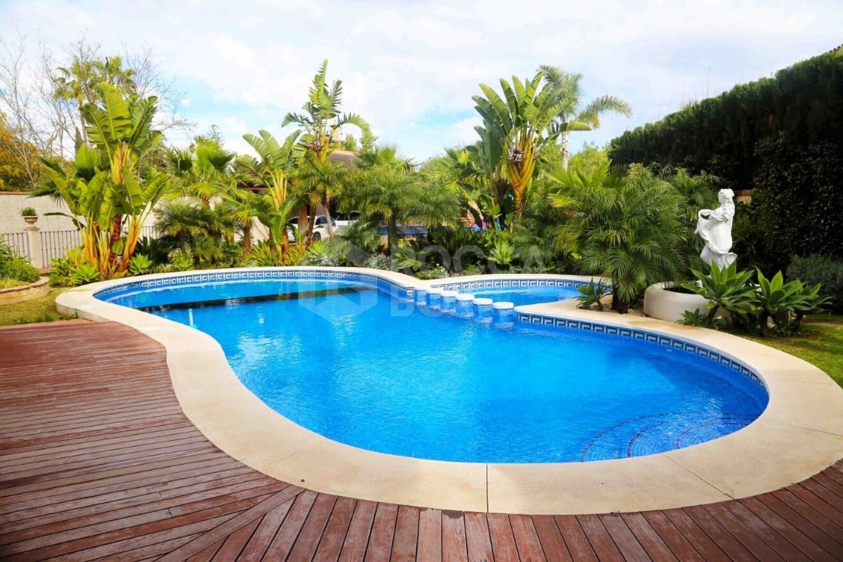 Exclusive 5 bed villa for sale in Guadalmina Baja