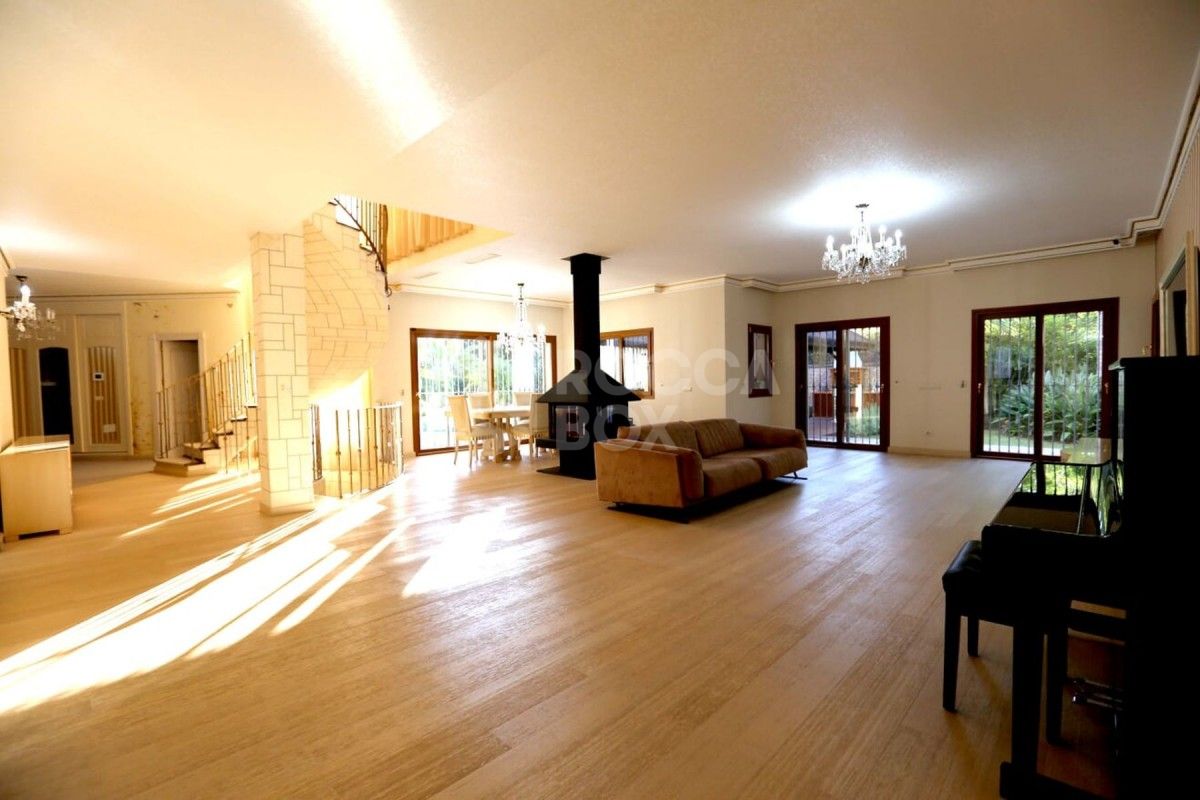 Exclusive 5 bed villa for sale in Guadalmina Baja