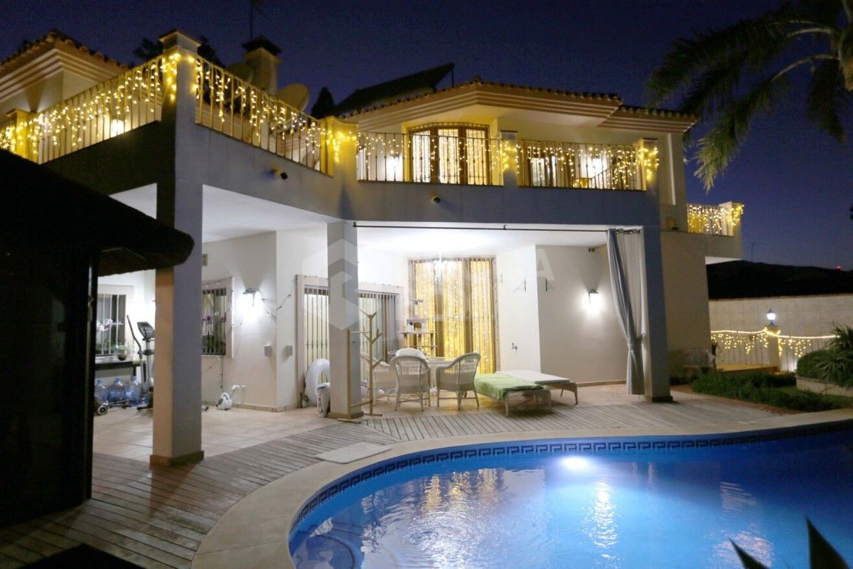 Exclusive 5 bed villa for sale in Guadalmina Baja
