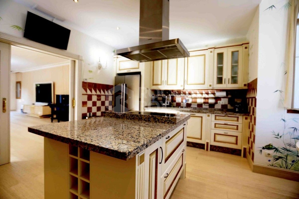 Exclusive 5 bed villa for sale in Guadalmina Baja