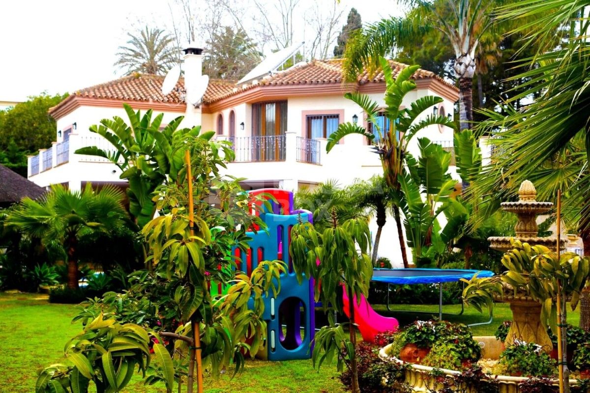 Exclusive 5 bed villa for sale in Guadalmina Baja