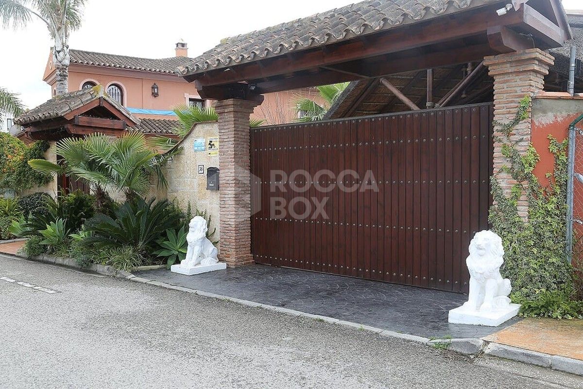 Exclusive 5 bed villa for sale in Guadalmina Baja