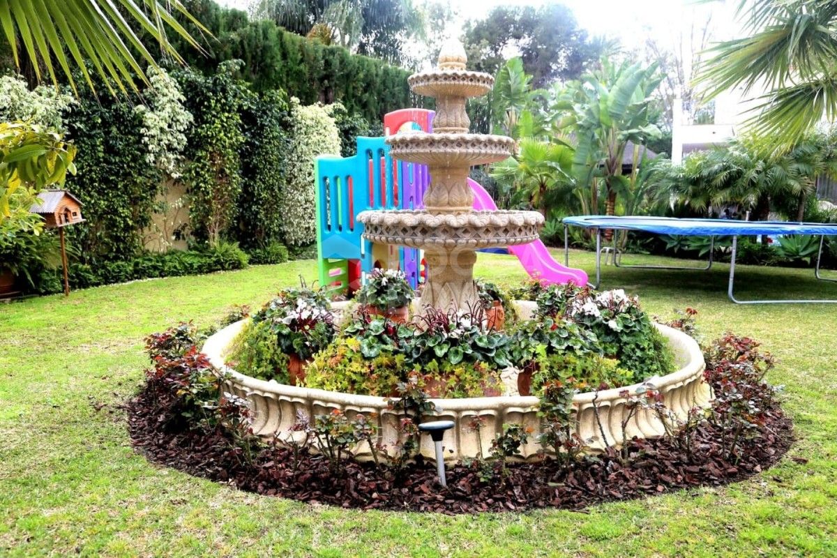 Exclusive 5 bed villa for sale in Guadalmina Baja