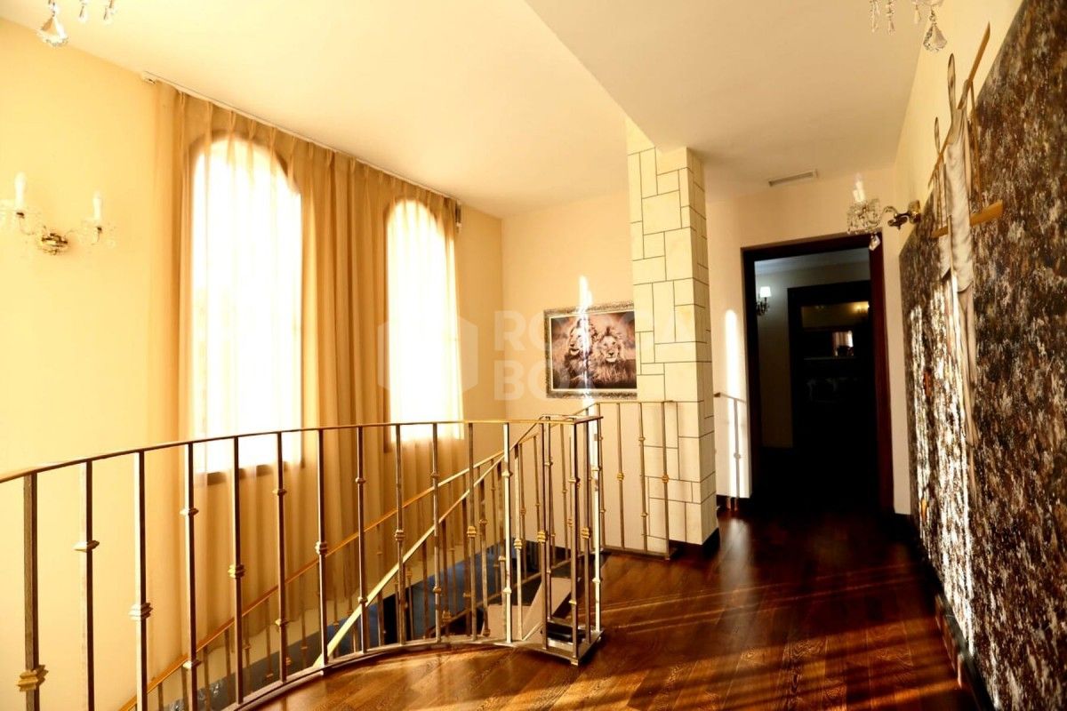 Exclusive 5 bed villa for sale in Guadalmina Baja