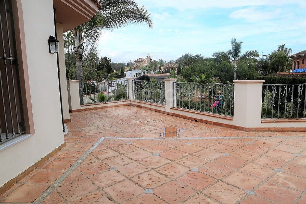 Exclusive 5 bed villa for sale in Guadalmina Baja