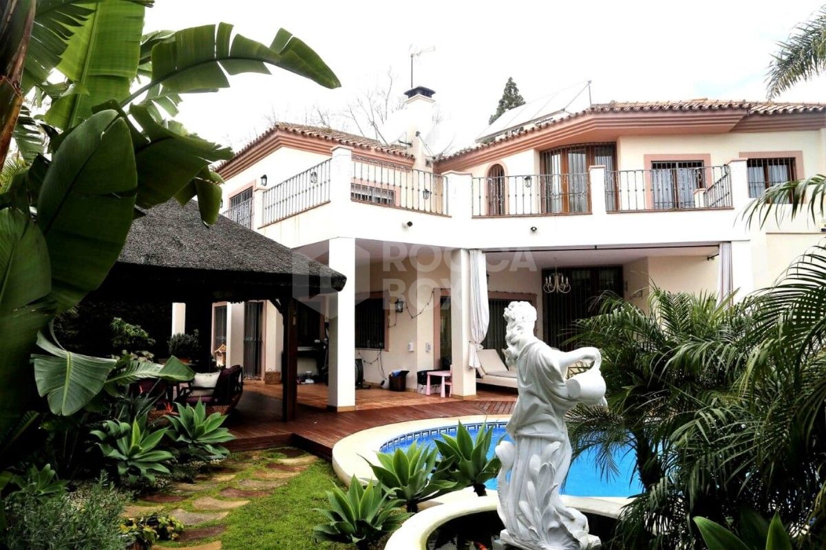 Exclusive 5 bed villa for sale in Guadalmina Baja
