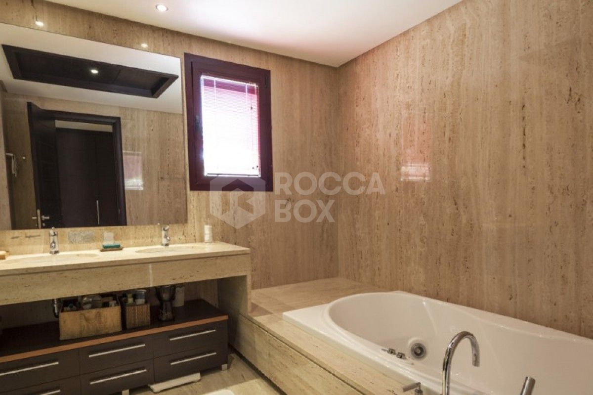 Wonderful 2 bed apartment in Puerto Banús