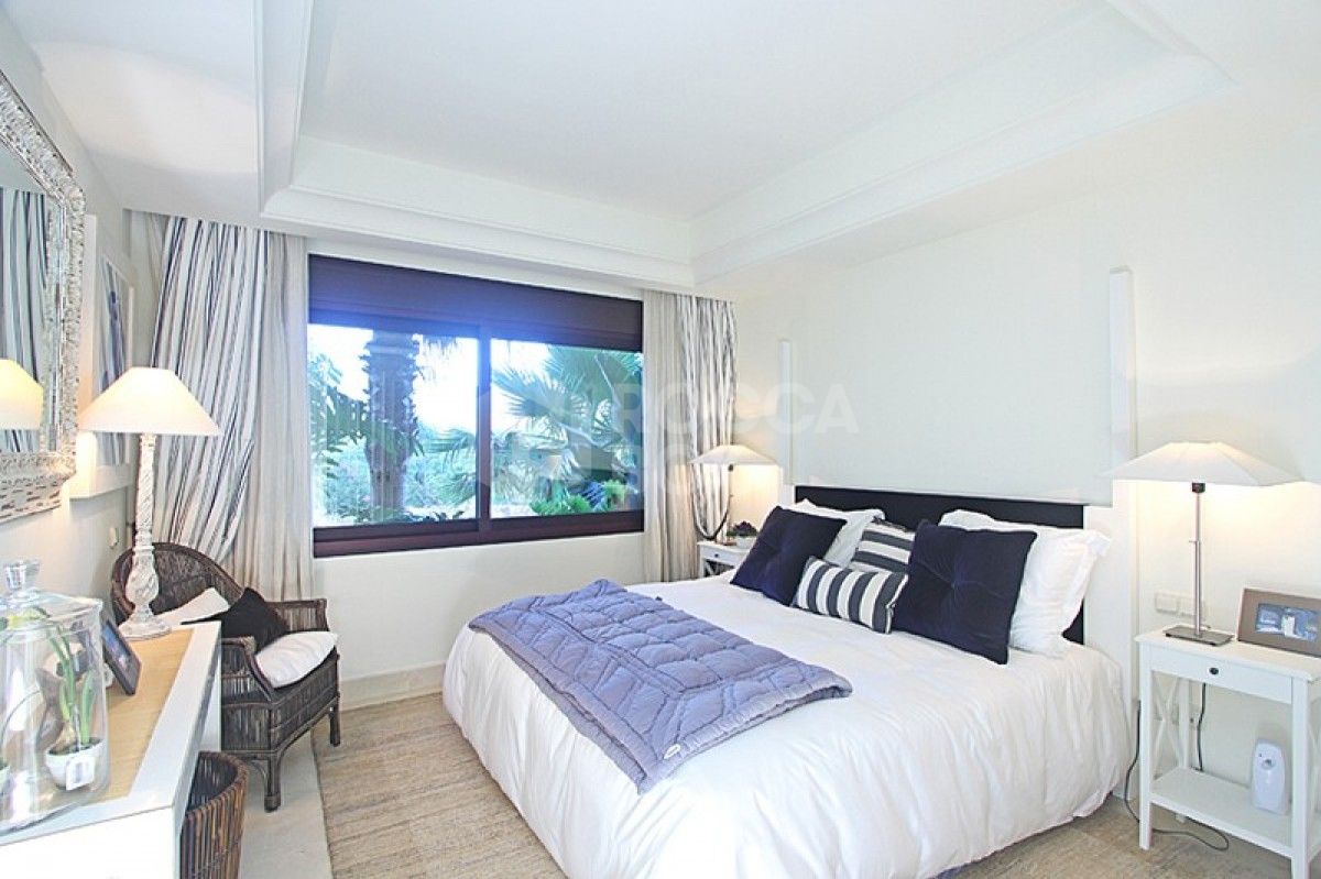 Beautiful 3 bed apartment for sale in La Alzambra hll club in Puerto Banues
