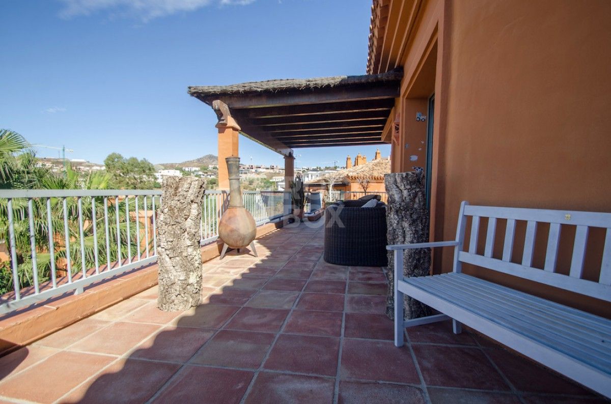 Spacious Penthouse for sale in Benatalaya Benahavis