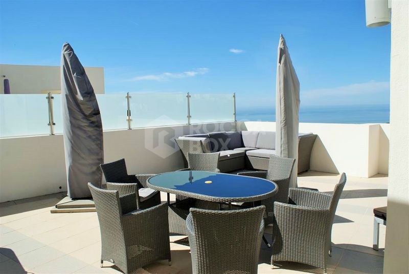 PENTHOUSE with PANORAMIC views in the BEAUTIFUL LOS MONTEROS