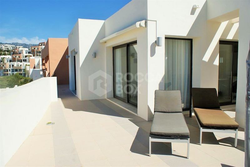 PENTHOUSE with PANORAMIC views in the BEAUTIFUL LOS MONTEROS