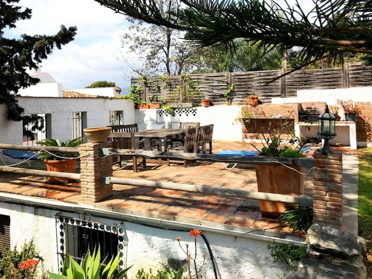 Spacious Spanish style villa for sale in Nueva Andalucia