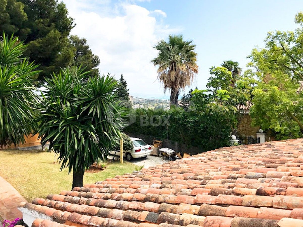 Spacious Spanish style villa for sale in Nueva Andalucia