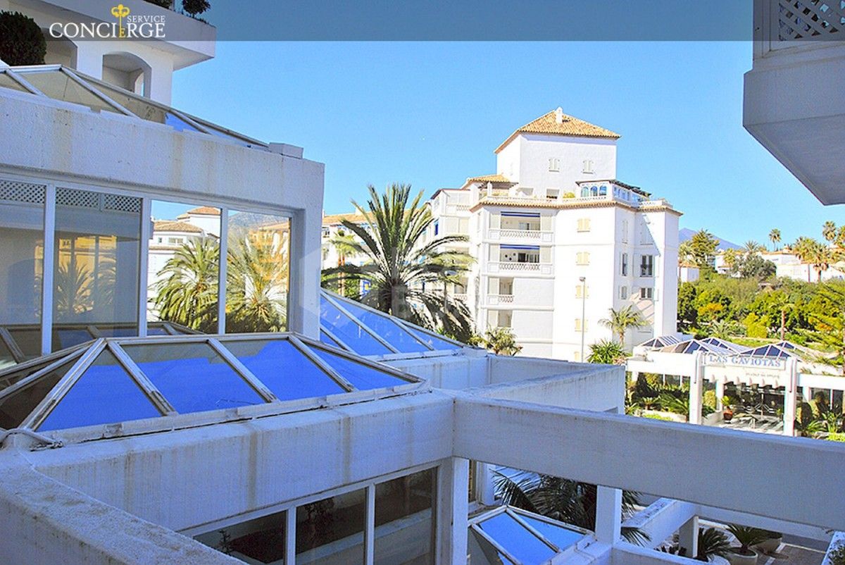 Exclusive apartment in puerto banus playas del duque for sale