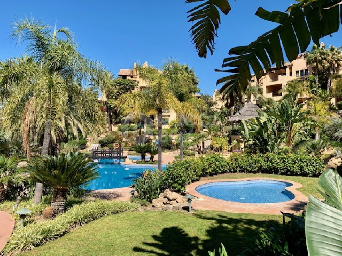 BEAUTIFULLY PRESENTED 2 bedroom APARTMENT FOR SALE in El Campanario