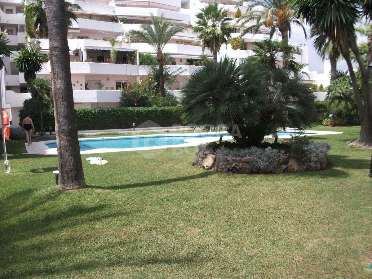 Four bedroom apartment for sale in Nueva Andalucia.