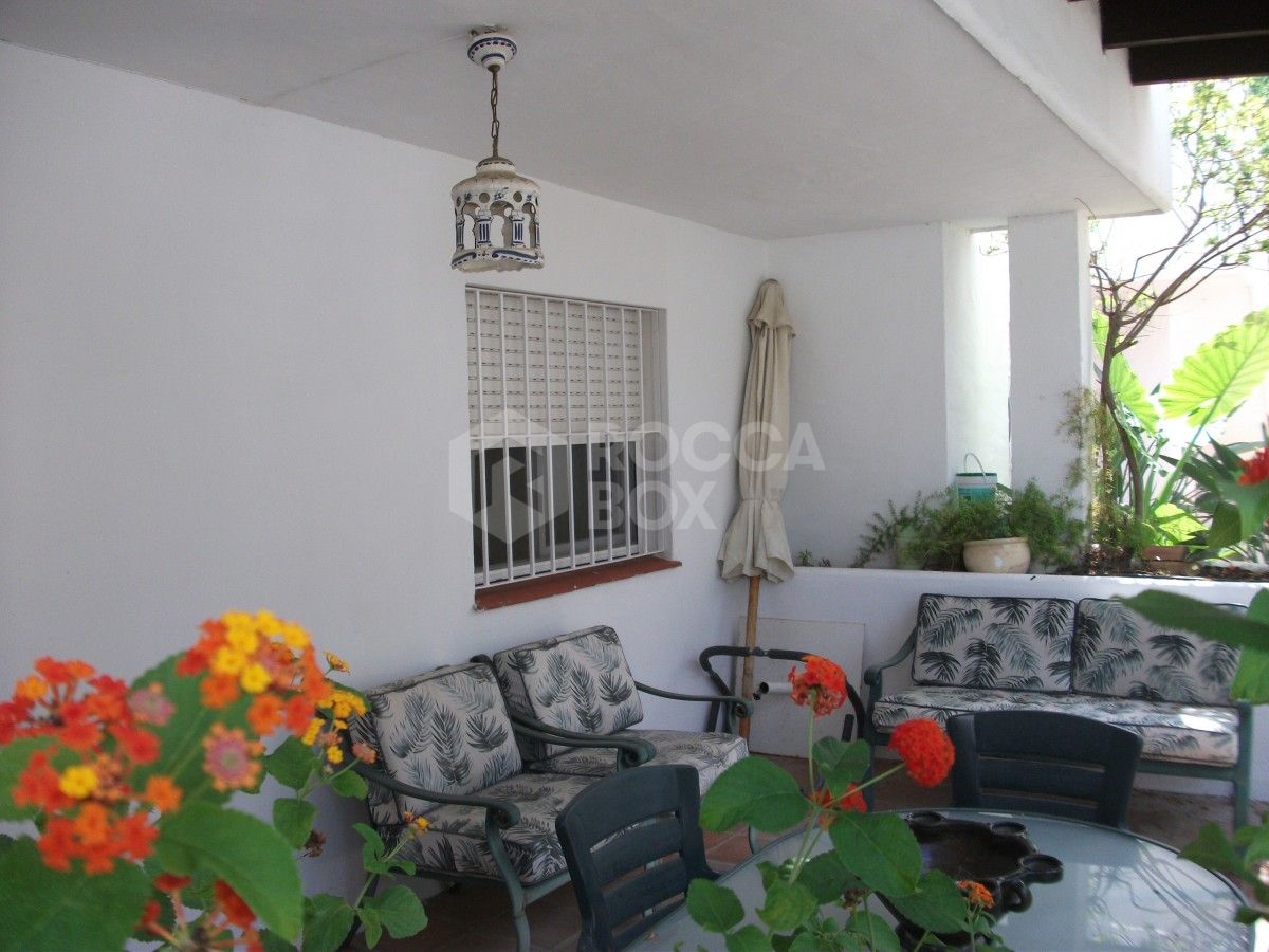 Four bedroom apartment for sale in Nueva Andalucia.