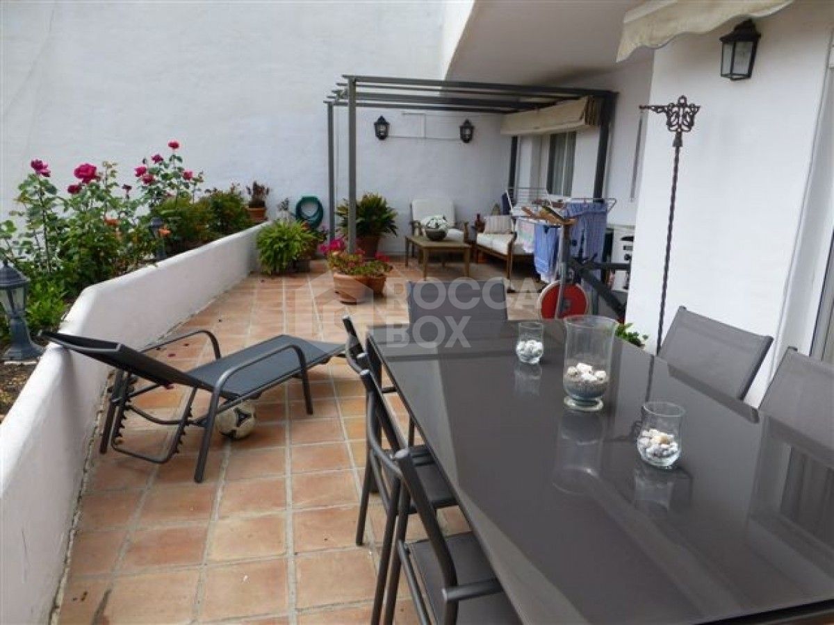 Four bedroom apartment for sale in Nueva Andalucia.