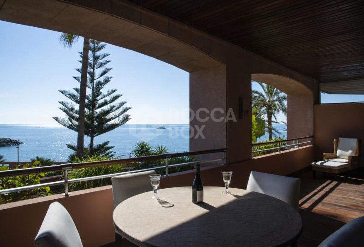 Luxury beachside apartment for sale in Marbella