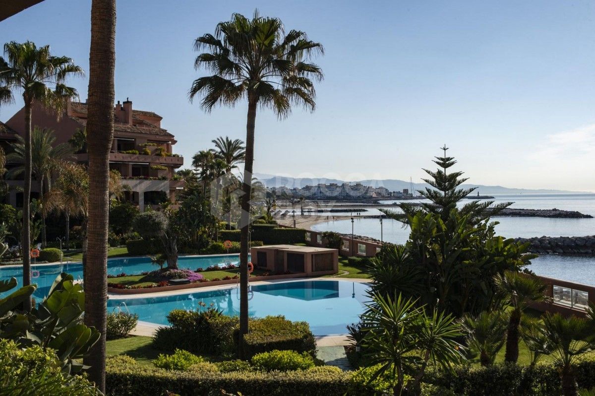 Luxury beachside apartment for sale in Marbella