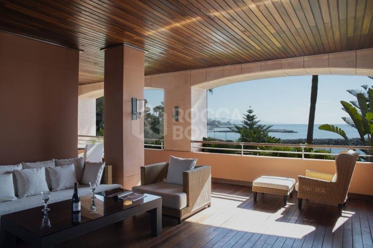 Luxury beachside apartment for sale in Marbella