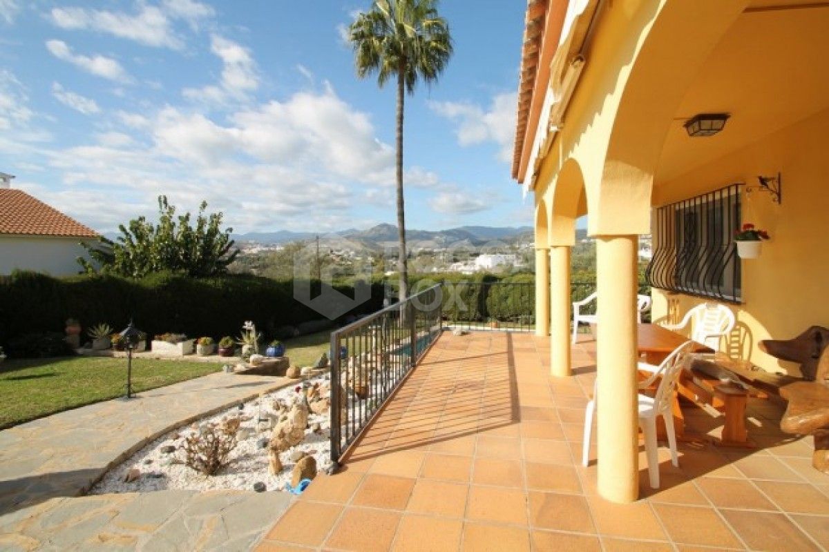 Charming 5 bed Spanish villa on large plot for sale in San Pedro