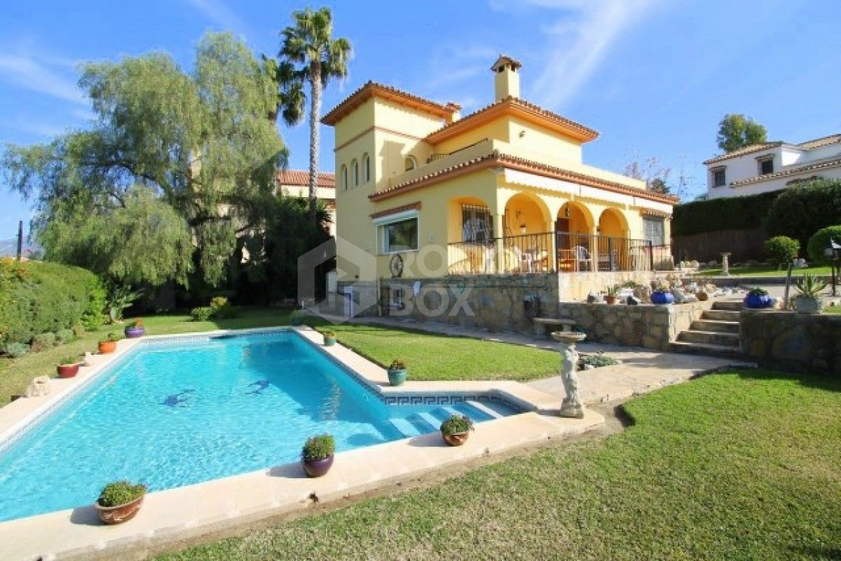 Charming 5 bed Spanish villa on large plot for sale in San Pedro