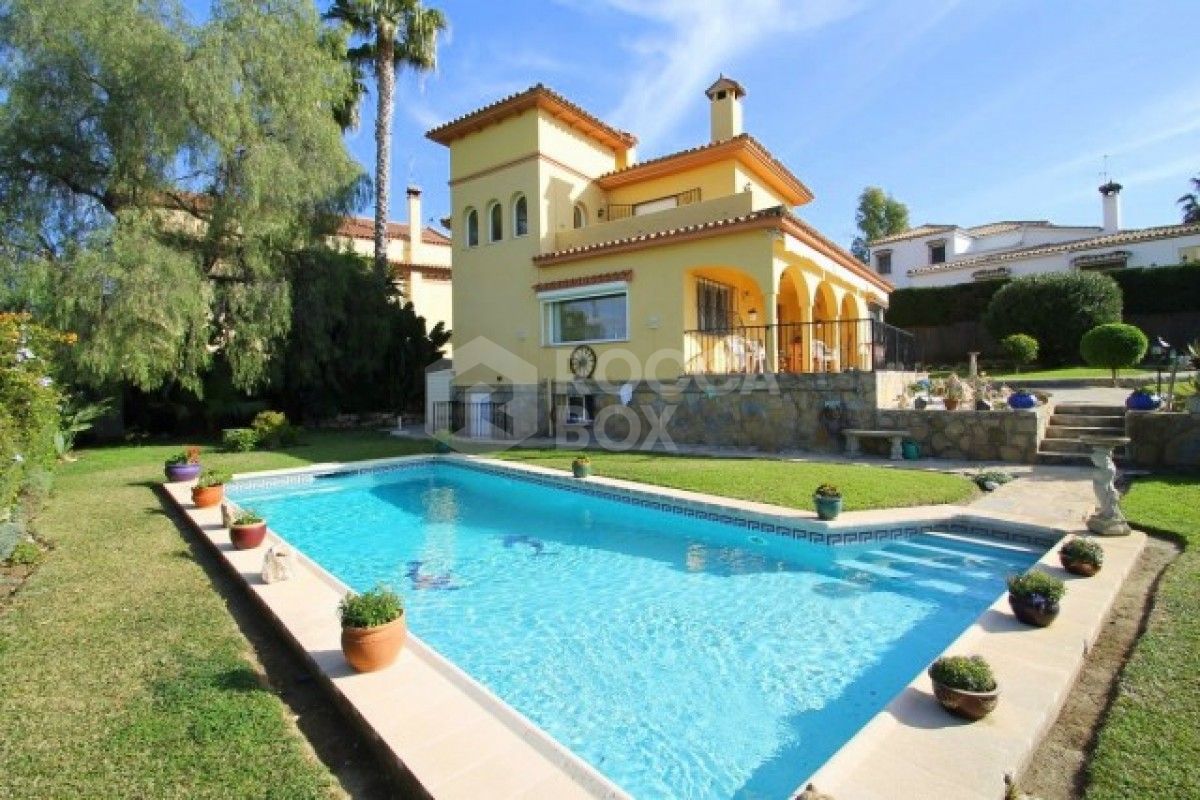 Charming 5 bed Spanish villa on large plot for sale in San Pedro