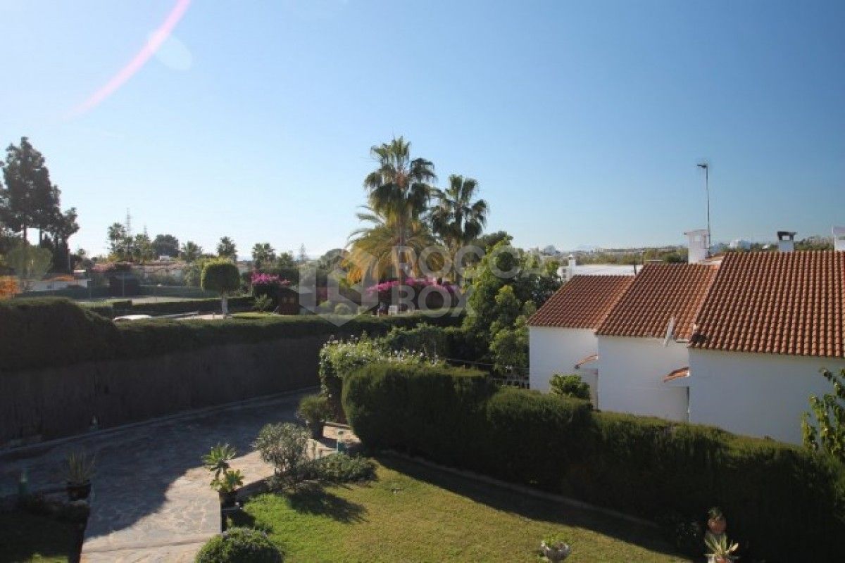 Charming 5 bed Spanish villa on large plot for sale in San Pedro