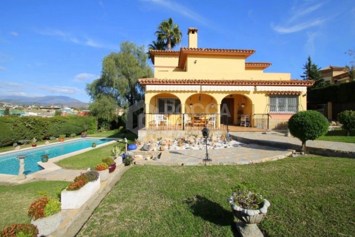 Charming 5 bed Spanish villa on large plot for sale in San Pedro