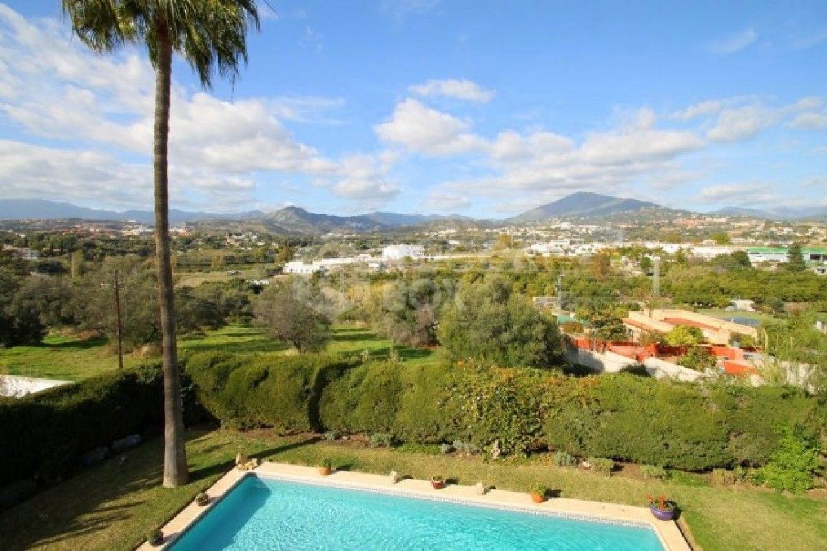 Charming 5 bed Spanish villa on large plot for sale in San Pedro