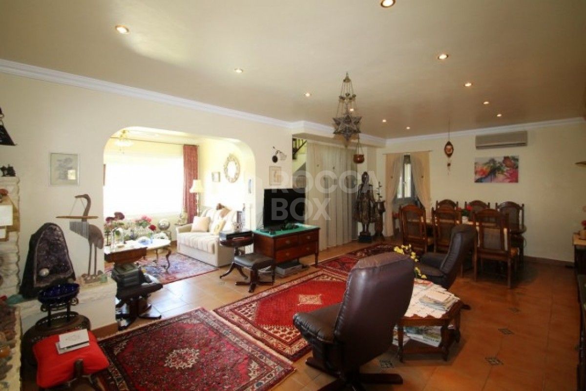 Charming 5 bed Spanish villa on large plot for sale in San Pedro