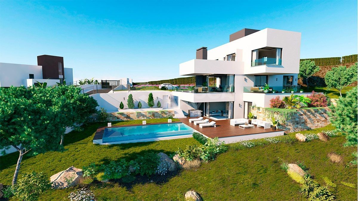 Exclusive 5 bed villa for sale in Urb. Montemayor in Marbella
