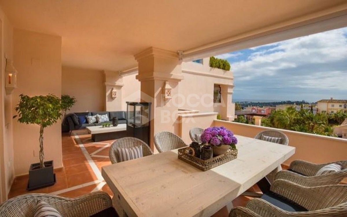 Modern 3 bed apartment for sale in Albatross Hill in Nueva Andalucia