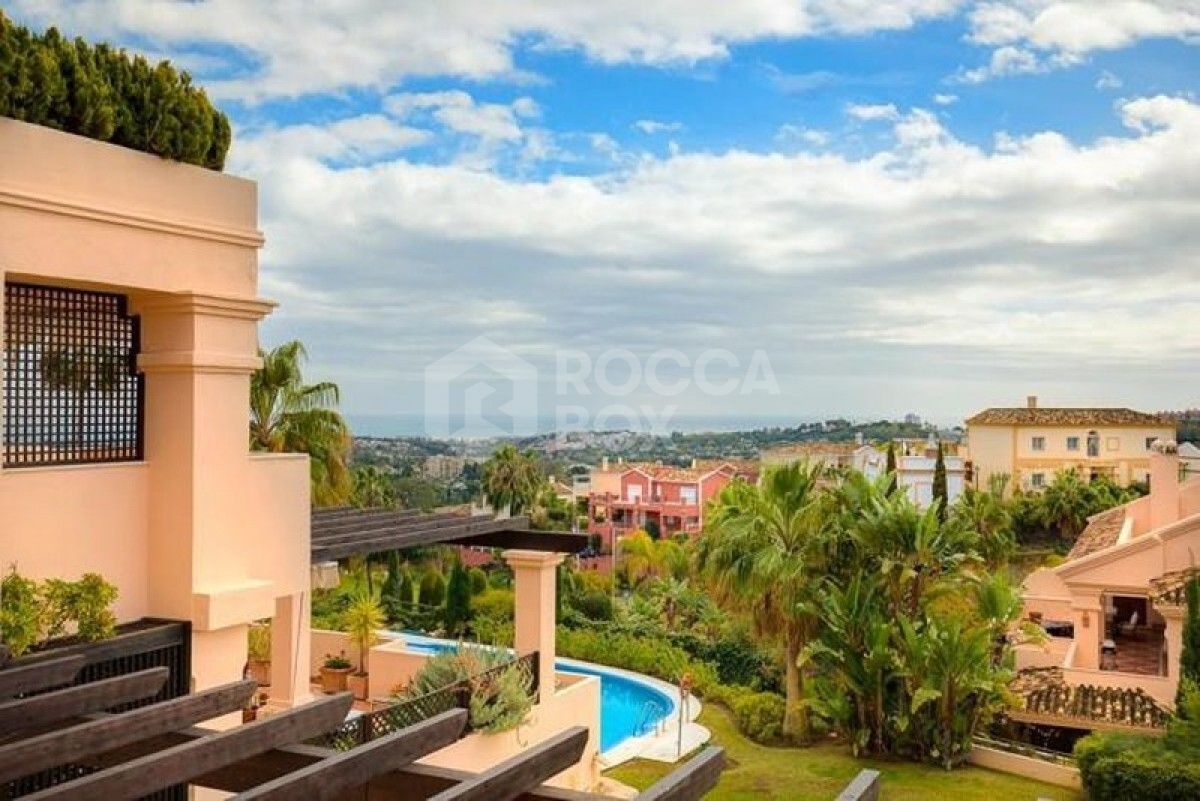 Modern 3 bed apartment for sale in Albatross Hill in Nueva Andalucia