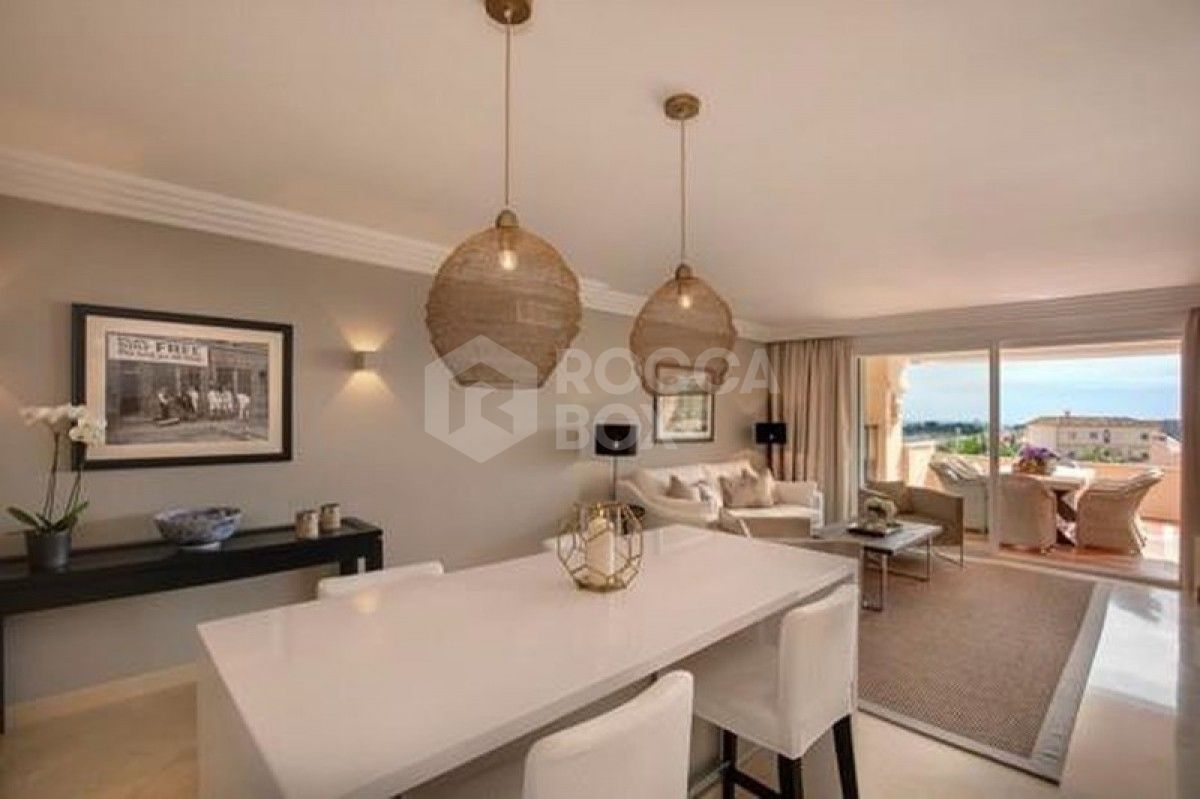 Modern 3 bed apartment for sale in Albatross Hill in Nueva Andalucia