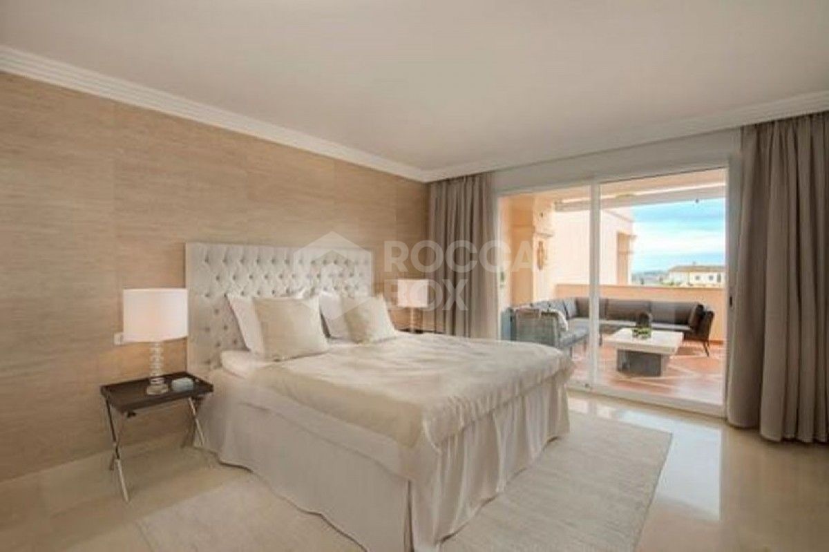 Modern 3 bed apartment for sale in Albatross Hill in Nueva Andalucia