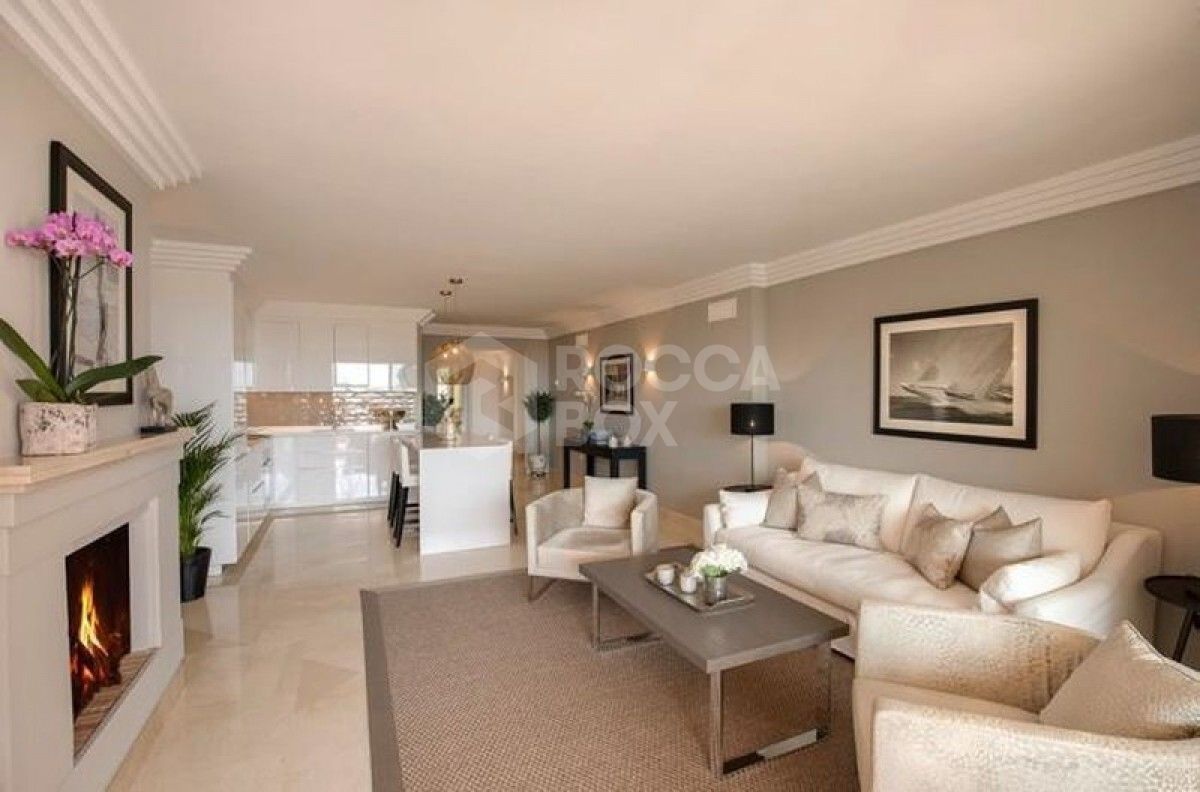 Modern 3 bed apartment for sale in Albatross Hill in Nueva Andalucia