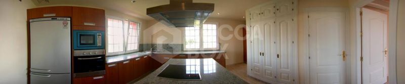 LUXURIOUS 4 bed villa in GATED COMPLEX in Estepona